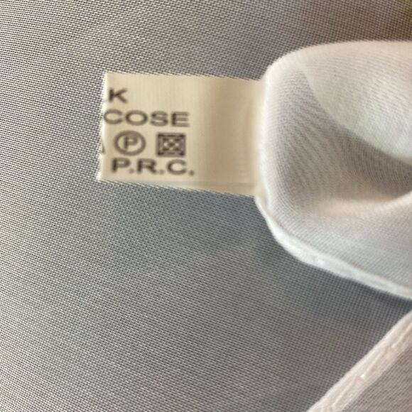 New Silk And Viscose Women’s Scarf 🧣Size 57”x19” - Picture 4 of 5